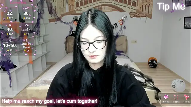 AlicaMoons online show from October 31, 6:47 am