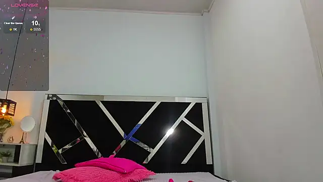 Snapshot of iisabella_noa chatting on December 19, 7:32 pm iisabella noa online show from December 19, 7:32 pm