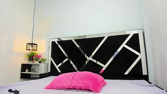 Snapshot of iisabella_noa chatting on January 13, 12:54 pm iisabella noa online show from January 13, 12:54 pm