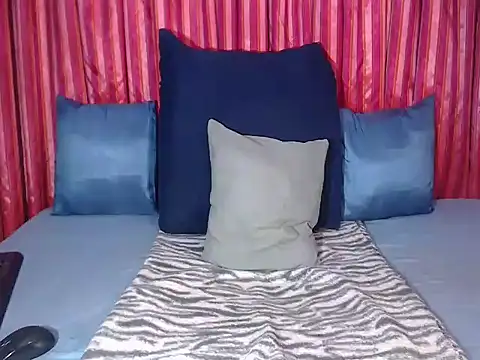 Snapshot of londylicious34 chatting on November 5, 12:54 am londylicious34 online show from November 5, 12:54 am