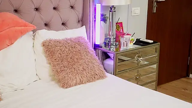 JenniferLovve online show from April 8, 3:28 am