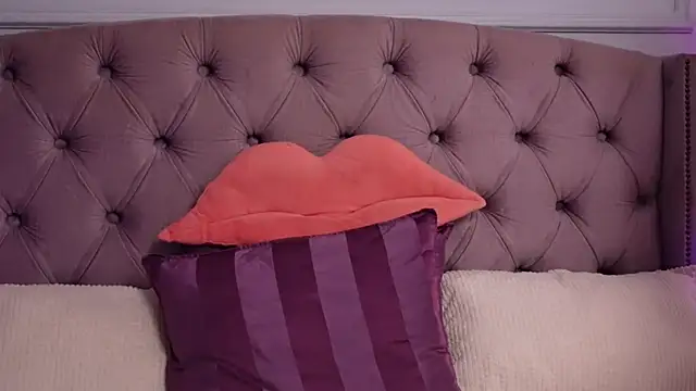 JenniferLovve online show from July 6, 2:41 am