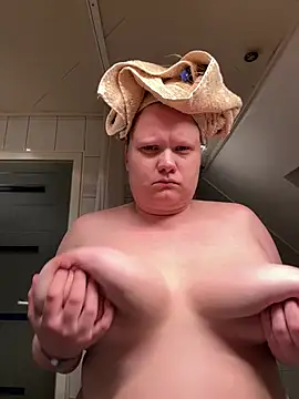 candyromance online show from April 18, 7:18 pm