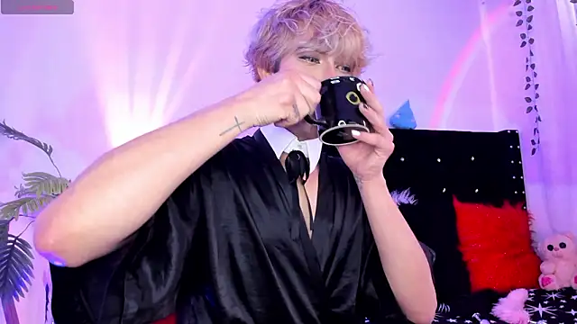 Snapshot of Cooperrosscute233 chatting on February 3, 3:39 pm Cooperrosscute233 online show from February 3, 3:39 pm