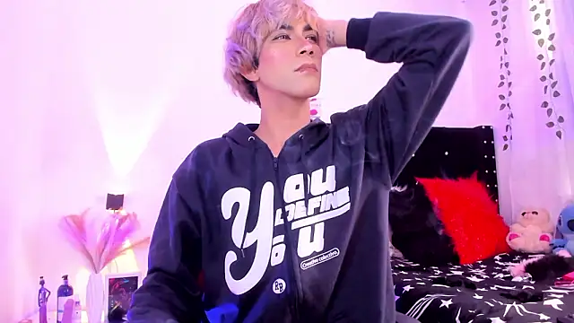 Snapshot of Cooperrosscute233 chatting on February 21, 7:04 pm Cooperrosscute233 online show from February 21, 7:04 pm