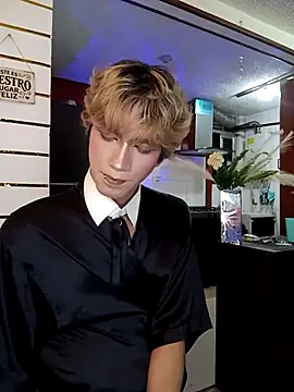 Snapshot of Cooperrosscute233 chatting on March 22, 12:25 am Cooperrosscute233 online show from March 22, 12:25 am