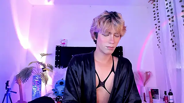 Snapshot of Cooperrosscute233 chatting on March 26, 4:12 pm Cooperrosscute233 online show from March 26, 4:12 pm