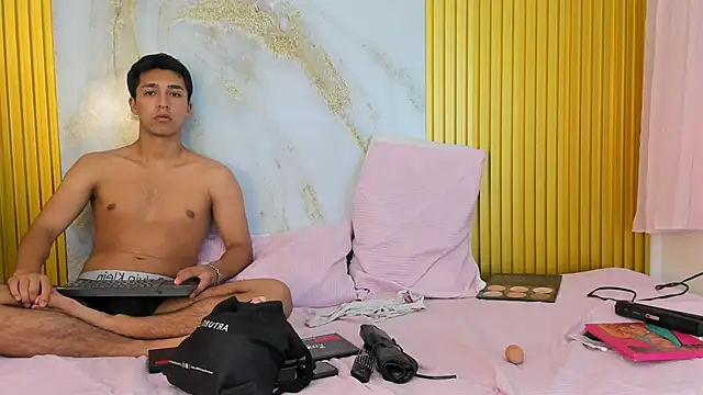 Leah Adam online show from November 15, 7:05 am