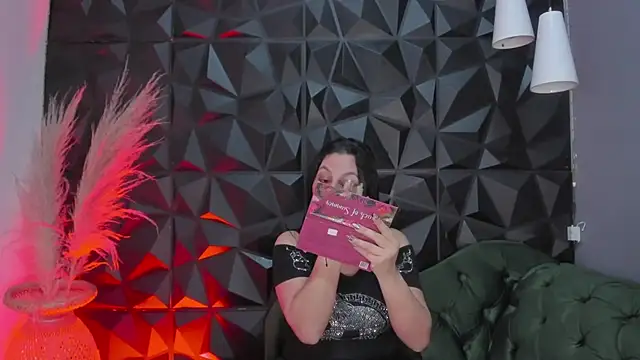 helenasaenz online show from December 15, 12:20 pm