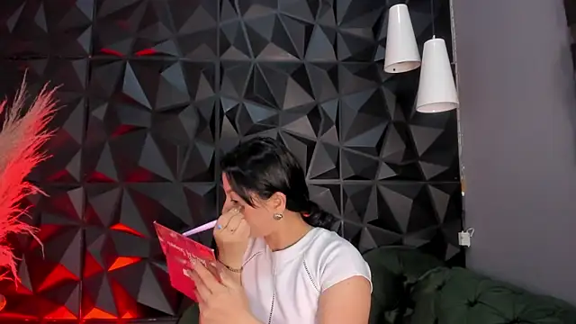 helenasaenz online show from December 16, 12:32 pm