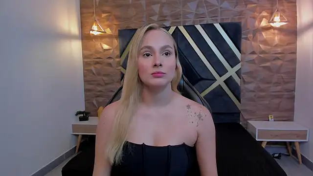 Emmaa white  online show from November 28, 5:15 pm