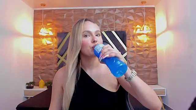 Emmaa white  online show from March 7, 5:21 pm