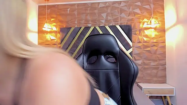 Emmaa white  online show from March 30, 5:14 pm