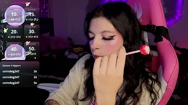 larah uwu online show from March 24, 8:58 pm