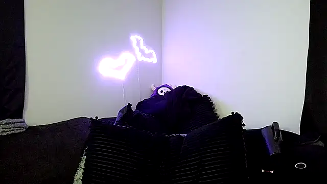 HarleyDemon666 online show from April 17, 7:39 pm