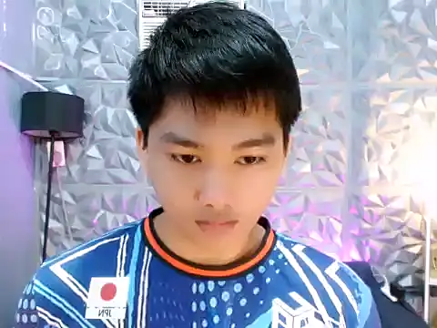 Snapshot of Mister_officer69 chatting on December 3, 9:13 pm Mister officer69 online show from December 3, 9:13 pm