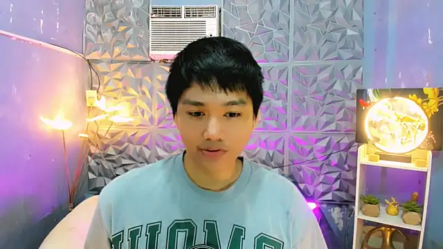 Snapshot of Mister_officer69 chatting on February 6, 9:23 am Mister officer69 online show from February 6, 9:23 am