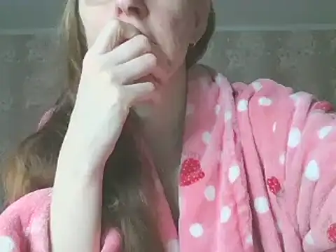 Snapshot of CandiCole chatting on April 16, 5:52 am CandiCole online show from April 16, 5:52 am