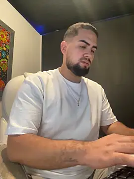 Snapshot of Yuber3 chatting on October 25, 2:56 pm Yuber3 online show from October 25, 2:56 pm