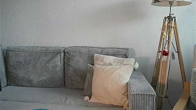 LucyxLou online show from January 7, 1:46 pm