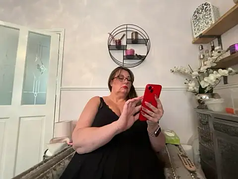 Snapshot of BuxomKitty_BBW chatting on July 1, 11:45 am BuxomKitty BBW online show from July 1, 11:45 am