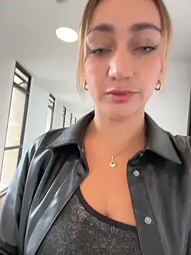 Ninabigtitied online show from March 8, 4:44 pm