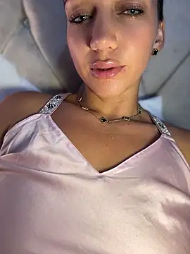 Ninabigtitied online show from June 26, 4:06 am
