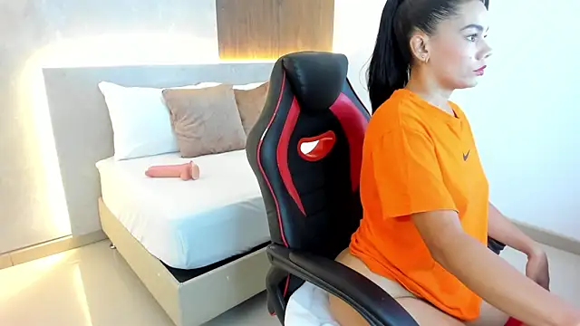 dana daree online show from September 16, 7:04 pm