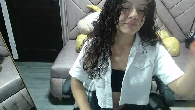 Snapshot of Velvet_Moon_V chatting on October 24, 1:18 pm Velvet Moon V online show from October 24, 1:18 pm