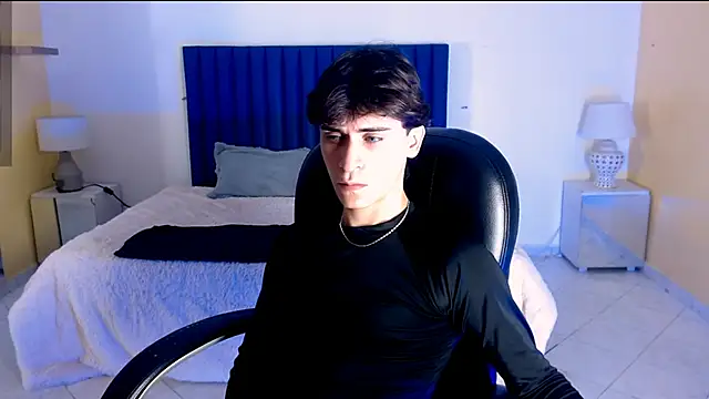 Snapshot of RoberthAlv chatting on February 19, 1:51 pm RoberthAlv online show from February 19, 1:51 pm