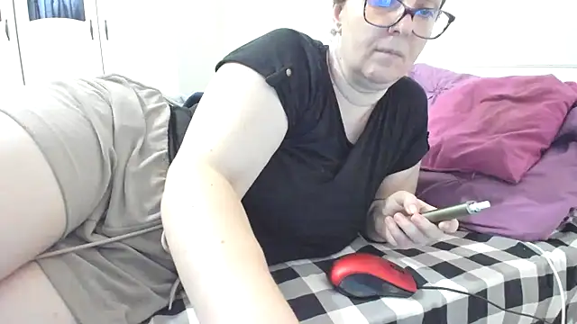 Snapshot of wetladyjoy chatting on July 4, 7:47 am wetladyjoy online show from July 4, 7:47 am