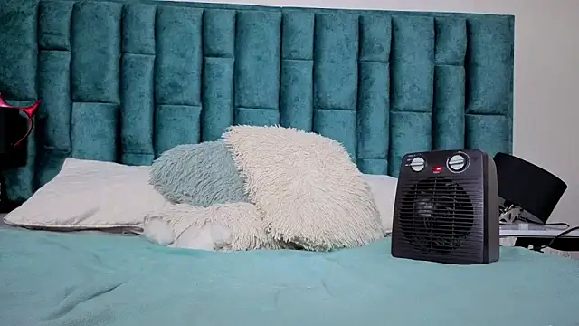 Emma Foxi online show from February 27, 8:20 pm