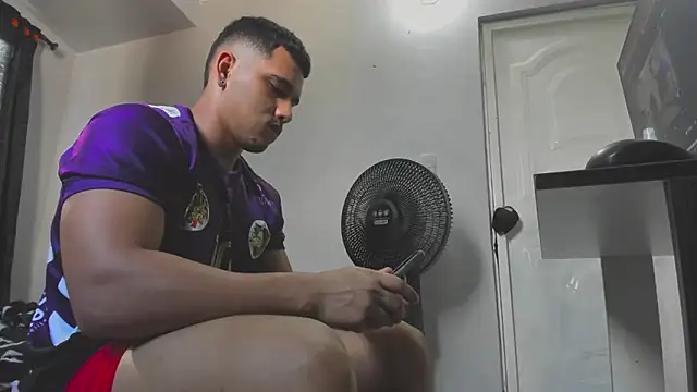 evan hardy online show from September 12, 9:15 pm