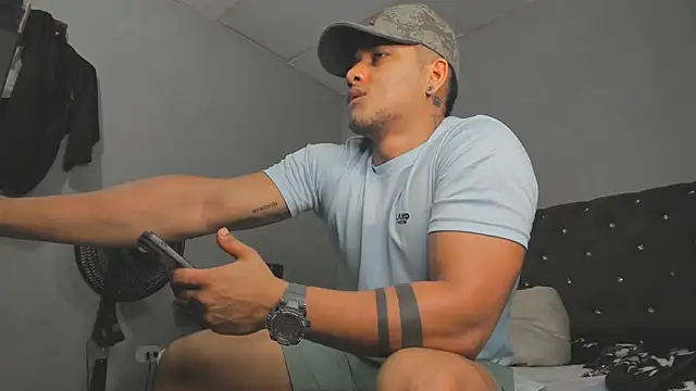 evan hardy online show from October 31, 2:56 am