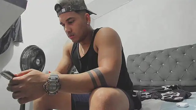 evan hardy online show from November 5, 3:06 am