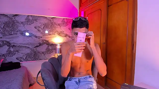 Snapshot of BILLY_JAMEES chatting on February 14, 12:13 pm BILLY JAMEES online show from February 14, 12:13 pm