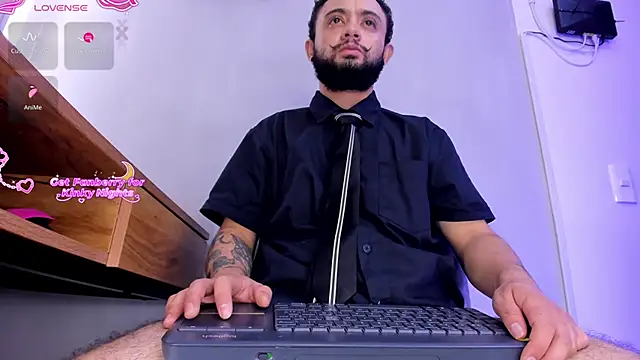 Noah devil  online show from December 19, 3:35 am