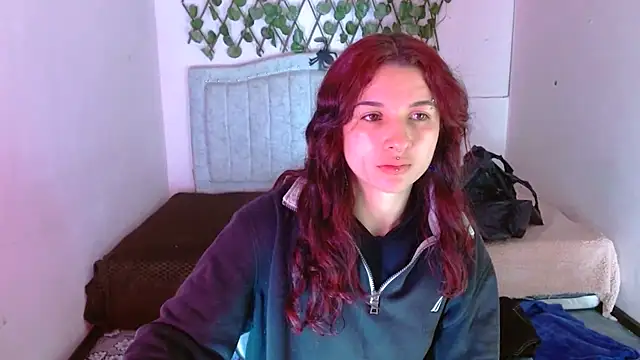 Snapshot of katalinathxandbritney1 chatting on December 17, 2:28 am katalinathxandbritney1 online show from December 17, 2:28 am