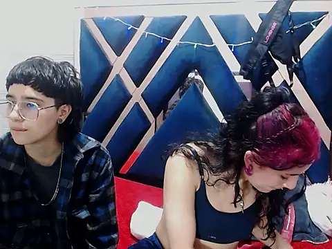 Snapshot of katalinathxandbritney1 chatting on January 12, 12:27 am katalinathxandbritney1 online show from January 12, 12:27 am