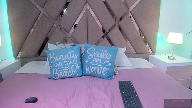 BelhaLawuo online show from November 3, 8:43 pm