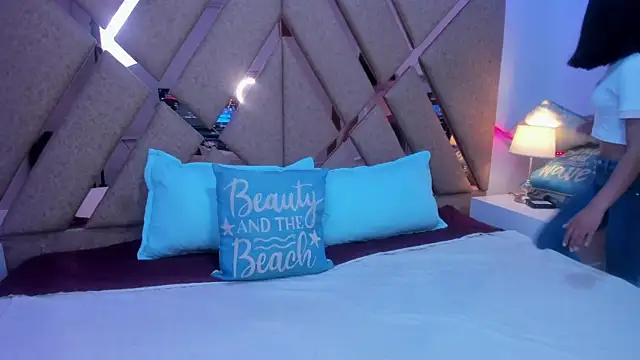 BelhaLawuo online show from November 14, 9:02 pm