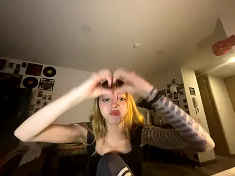 Snapshot of its_bibi chatting on December 2, 1:22 am its bibi online show from December 2, 1:22 am