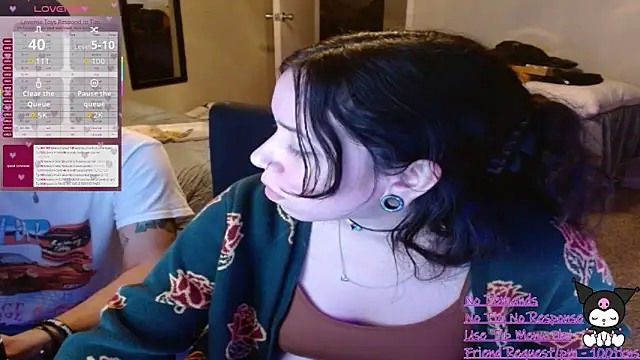 Snapshot of daddysgoodgrl215 chatting on February 7, 4:27 am daddysgoodgrl215 online show from February 7, 4:27 am