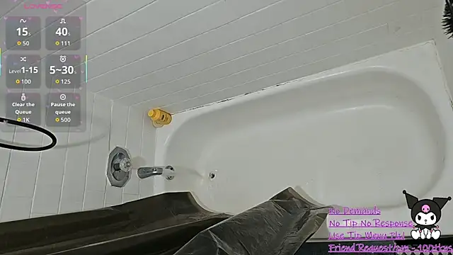 Snapshot of daddysgoodgrl215 chatting on February 13, 1:56 am daddysgoodgrl215 online show from February 13, 1:56 am