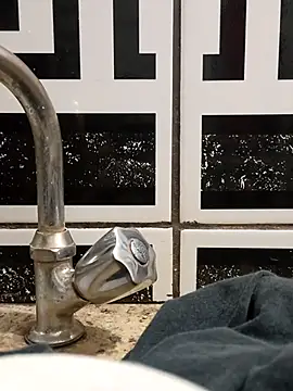 Snapshot of Gusttavotesudoxxvvc chatting on October 24, 3:36 am Gusttavotesudoxxvvc online show from October 24, 3:36 am