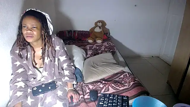 Snapshot of EbonyEssence chatting on April 15, 7:58 pm EbonyEssence online show from April 15, 7:58 pm