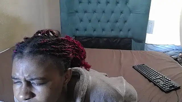 Snapshot of EbonyEssence chatting on June 14, 12:51 pm EbonyEssence online show from June 14, 12:51 pm