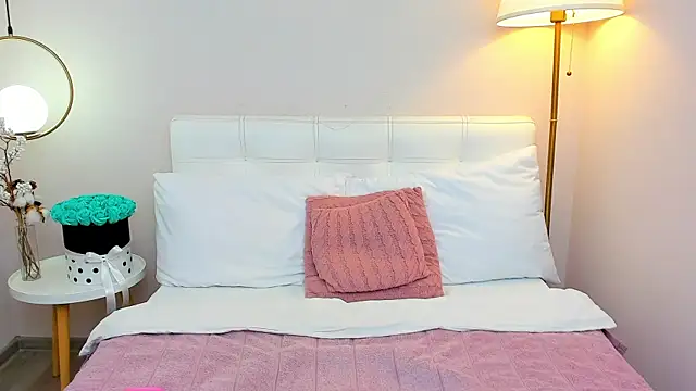 AndreaButt online show from April 7, 5:19 am