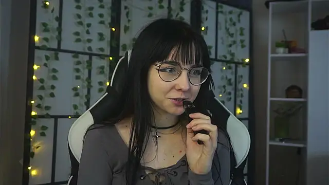 BereniceBattersby online show from October 6, 8:50 pm