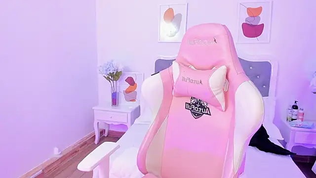 Snapshot of Shaleena_ chatting on October 25, 8:25 pm Shaleena online show from October 25, 8:25 pm